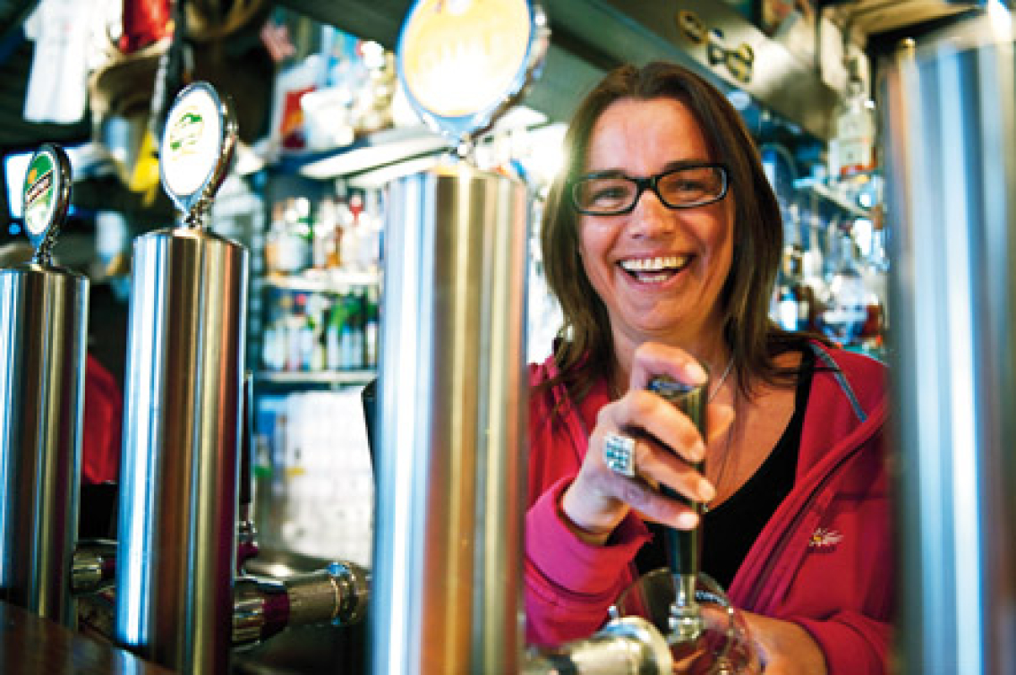 Anna-Caren vill mer än att gnälla vid bardisken